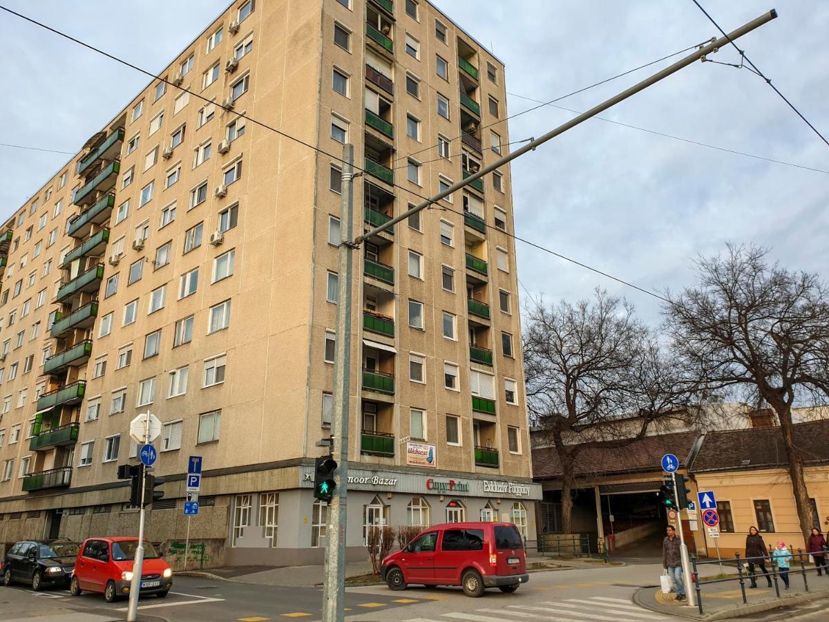 Aweshome City Apartment - 3 Bedrooms And Free Parking Debrecen Exterior foto