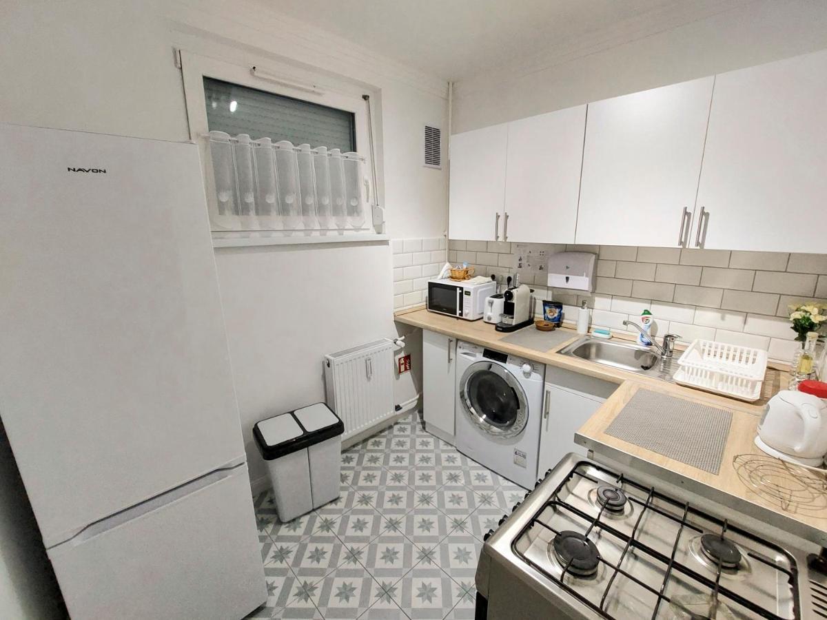 Aweshome City Apartment - 3 Bedrooms And Free Parking Debrecen Exterior foto